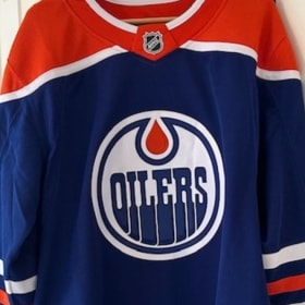 Edmonton Oilers Hockey Jersey signed by Zach Hyman item