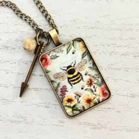 BEE THE CHANGE Necklace item