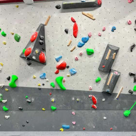 Dyno climb children's climb and shoe hire item