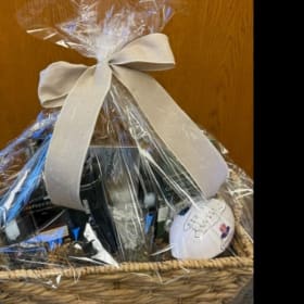 **Men’s Premium Whiskey & Golf Basket** 🥃⛳ item