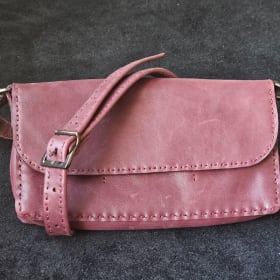 Cross-body wallet with sides. Maroon/purple, soft item
