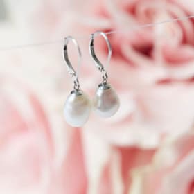 Boucles d'oreilles de perles d'eau douce baroques blanches item