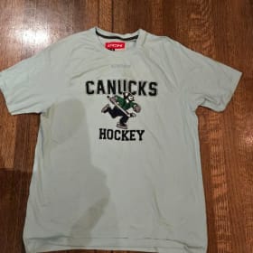 Canucks Duffel, Men XL Shirt, 1 Hour Sport Simulator Rental item