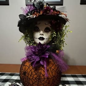 Pumpkin #8 Cheryl - Adult item