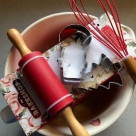 Christmas Baking Bowl item