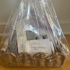 Triangle Facial Plastics Gift Bakset item