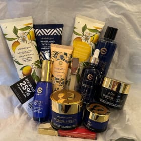110 - Elizabeth Grant Luxury Skin Care Basket item