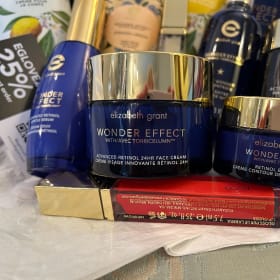 110 - Elizabeth Grant Luxury Skin Care Basket item