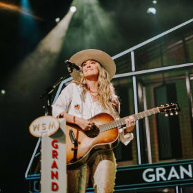 2 Hour Photoshoot / Lindsey Torres Photography item