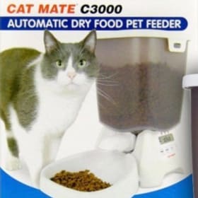 117 - Cat Gift Pack: automatic feeder, fancy food & treats item