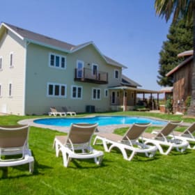Viszlay Vineyards Guest House - bring friends! item