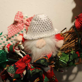 024 - Nicknacks item