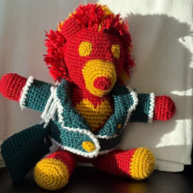 2025 Holiday HeARTs Bear item