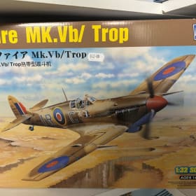 HobbyBoss Spitfire MK.vb/ Trop item