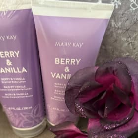 50 - Mary Kay Gift Set - Berry Vanilla item