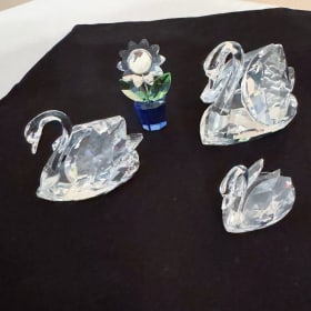 Swarovski set of 3 Crystal Swans & Happy Flowers Daisy item