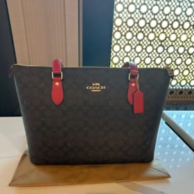 Coach Women's Gallery Tote Bag in Signature Canvas item