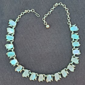 Gold/Pearl Costume Jewelry Necklace item