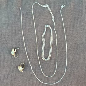 4 piece "silver and gold" costume jewlery set item