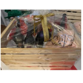 Item # 40: Crate of Wines & Trafalgar Throw item