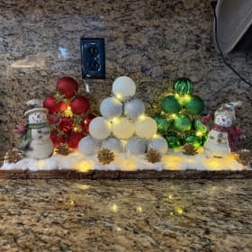 Sing it “ 4 Cardinals, 3 Christmas trees, 2 snowman” item