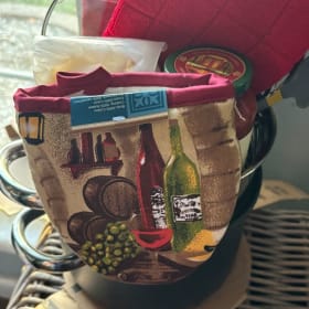 Pasta Party w/ Vino mitts item