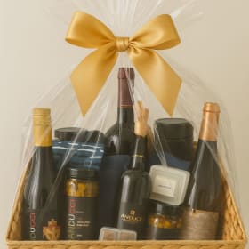 24 - Comfort & Gourmet Gift Basket item