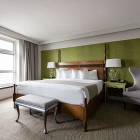 Nuitée || Hôtel Champlain item