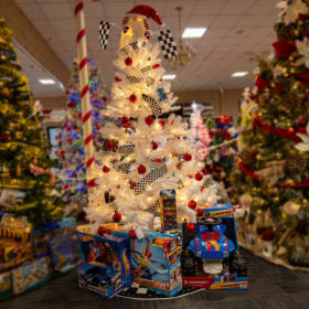 Tree 25-004 - "Racing Around the Christmas Tree" item