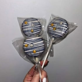 Dozen Strawberry Circle Cake pops item