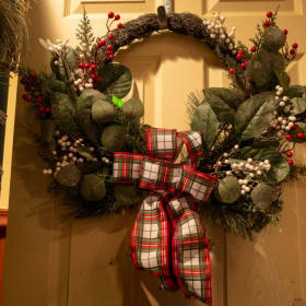 Tree 25-095 - "Have a Berry Merry Christmas" item