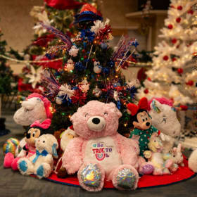 Tree 25-103 - "All American Christmas" item