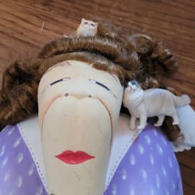 "Heavenly Cat Lady" carved statue item