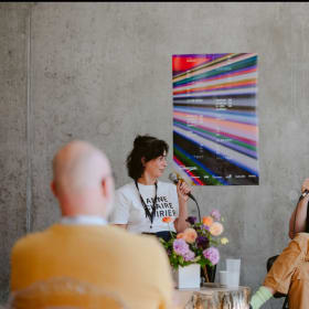 T-shirt Girls on tops - Anne Claire Poirier-S item