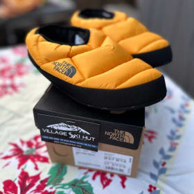 Northface puffy slippers item