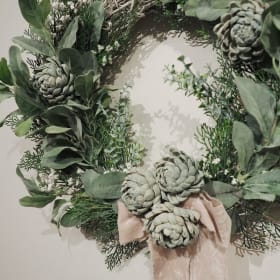 Round Seasonal Green Wreath - W1 item