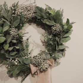 Round Seasonal Green Wreath - W1 item