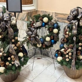 Bronze Porch Pot & Wreath Set: Bryan Community Fund item