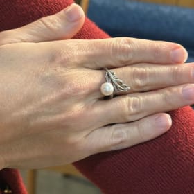 Sterling silver fresh water pearl & diamond Ring item