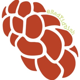 STICKER: Fluffy Heymish Challah לופֿטיקע הײמישע חלה item