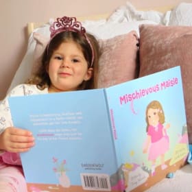 Mischievous Maisie signé par l'autrice item