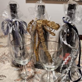 3 Pack wine set with gold rim glasses item