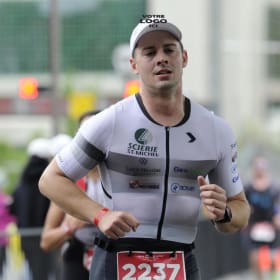 Casquette à la course item