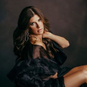 Item 18: Luxurious Boudoir Portrait Experience item