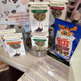 Gourmet Happy Howl Dog basket item