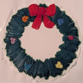 Couronne de Noël (broderie sur toile) item