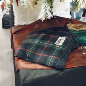 Ralph Lauren–Inspired Deluxe Flocked Tree item