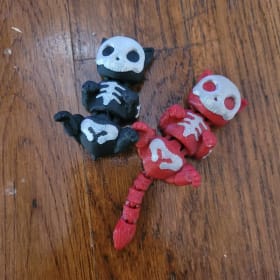 3D printed cat figurines item