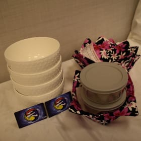 #24 - Bowl Holders, 2 $50 Gen GC, Containers, & Snack item