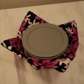 #24 - Bowl Holders, 2 $50 Gen GC, Containers, & Snack item